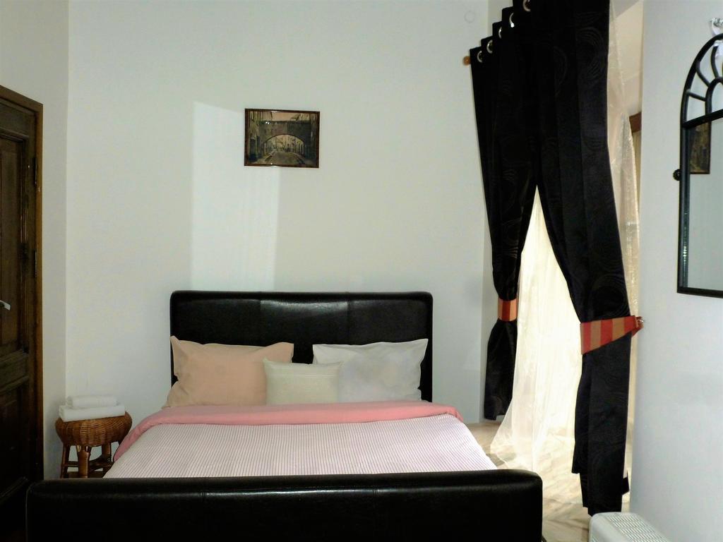 Seven Fridays Vilnius Room photo